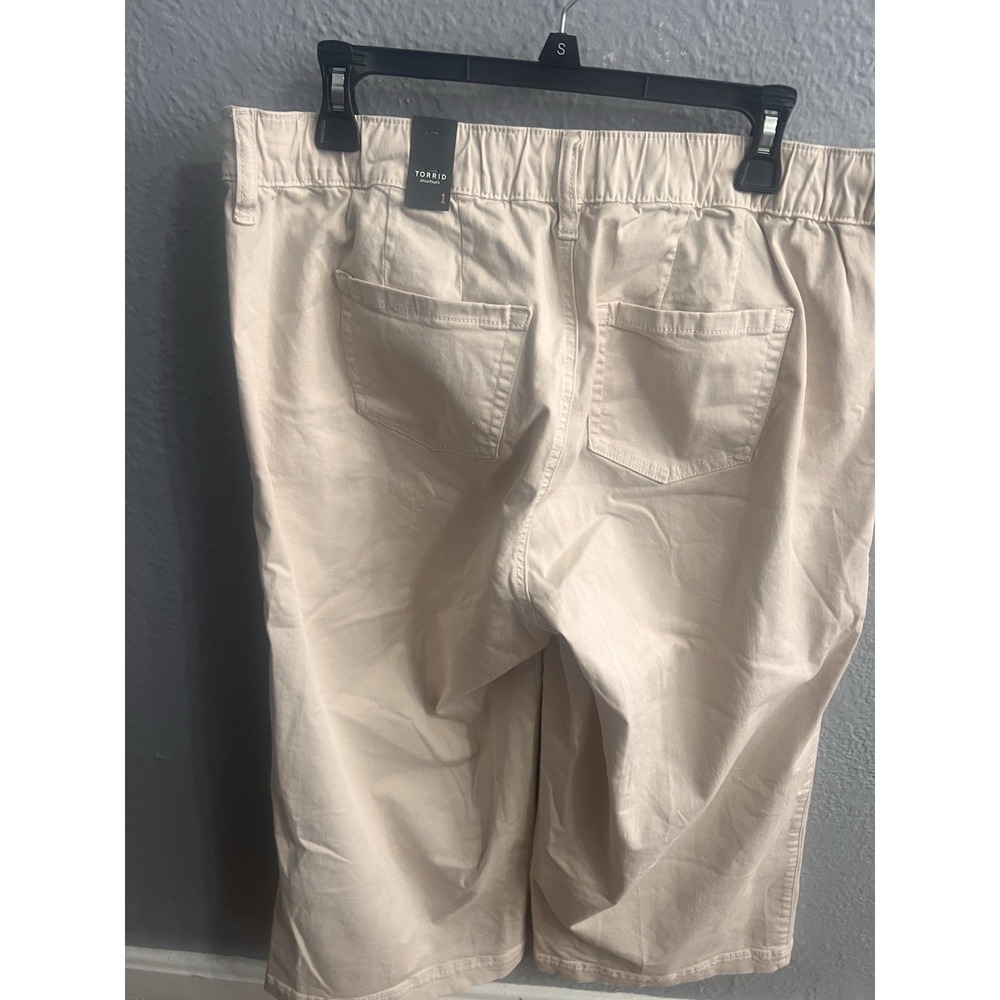 Torrid Feel The Fit Womens Pull On Beige Drawstring Elastic Waist Capri Size 1 - Picture 4 of 8